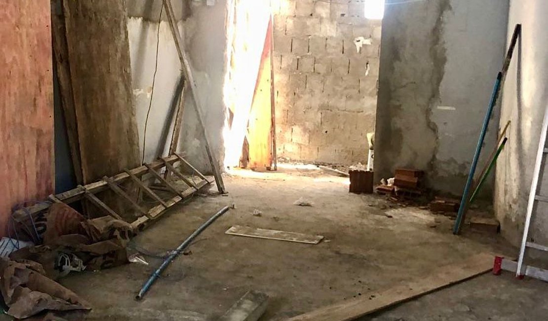 Fiscalização aponta problemas graves em unidade de saúde em reforma há quase dois anos em Maceió