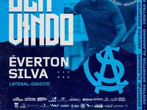 CSA confirma a contratação do lateral Éverton