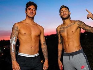 Neymar Jr. e Gabriel Medina malham juntos em dia de folga