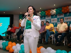 Fabiana Pessoa confirma candidatura a deputada estadual em convenção do partido Avante