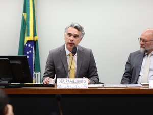 Rafael Brito aprova projeto que cria parcelamento especial para o setor de eventos