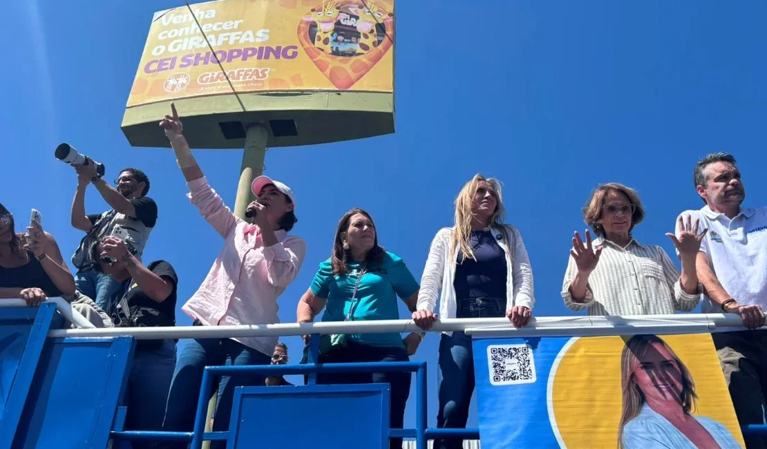 Michelle pede votos para Flávio e diz que 'logo' Bolsonaro voltará