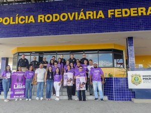 PRF e Secretaria de Direitos Humanos de Messias realizam ação em alusão ao Agosto Lilás
