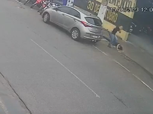 [Vídeo] Motorista joga mulher ao chão no Centro de Arapiraca