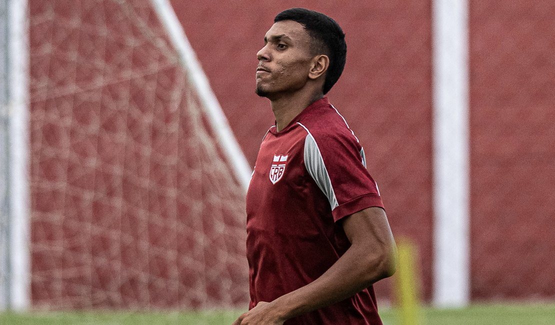 CRB renova contrato do jovem zagueiro Ruy até 2028