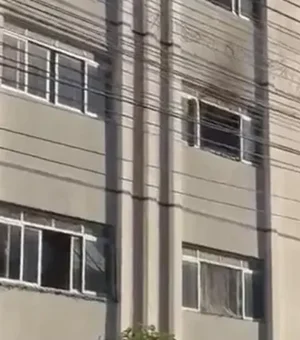 Incêndio atinge prédio na Ponta Verde, bairro na parte baixa de Maceió