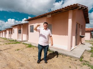 Prefeito Carlos anuncia data para entrega das chaves de 609 casas em Rio Largo