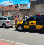 Fiscalização flagra condutora sem habilitação realizando transporte escolar