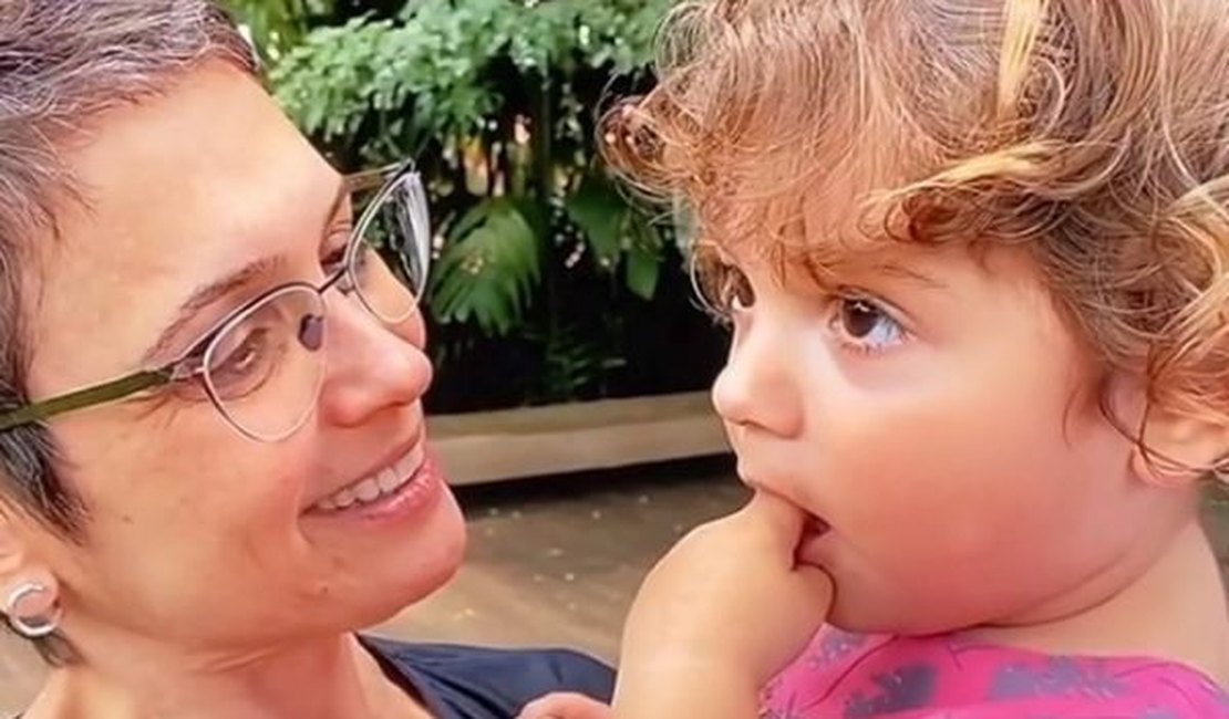 Sandra Annenberg faz carta à neta: “Que você encontre um mundo melhor”