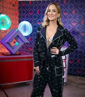 Roupa de Claudia Leitte em estreia do 'The Voice' é alvo de críticas na web: 'pijama'
