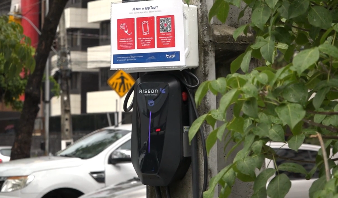 [Vídeo] Uso de postes de iluminação para recarga de veículos elétricos preocupa especialistas em Maceió