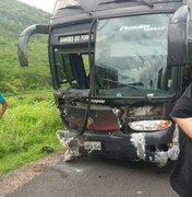 Acidente com ônibus de banda famosa de Forró deixa três feridos 