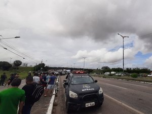 Dois policiais rodoviários são assassinados a tiros na BR-116 em Fortaleza; vídeo