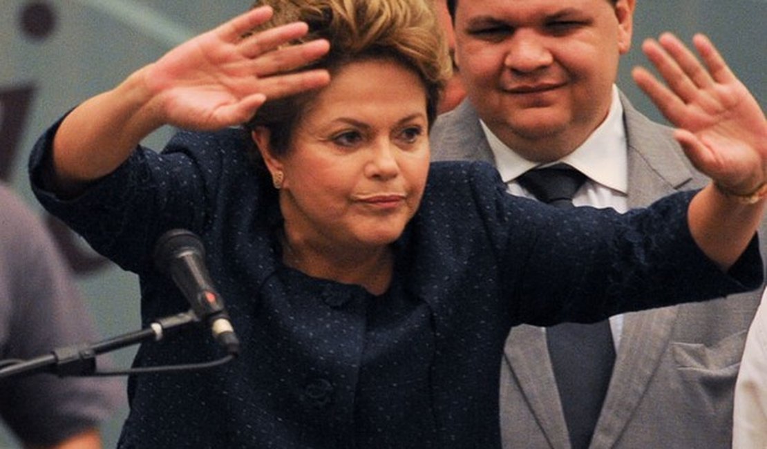 Dilma é vaiada ao falar 'portador de deficiência' durante conferência