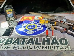 PM/AL prende suspeitos por tráfico de drogas e corrupção de menor em Rio Largo