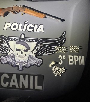 Homem armado com espingarda é preso por tráfico de drogas durante abordagem policial em Arapiraca