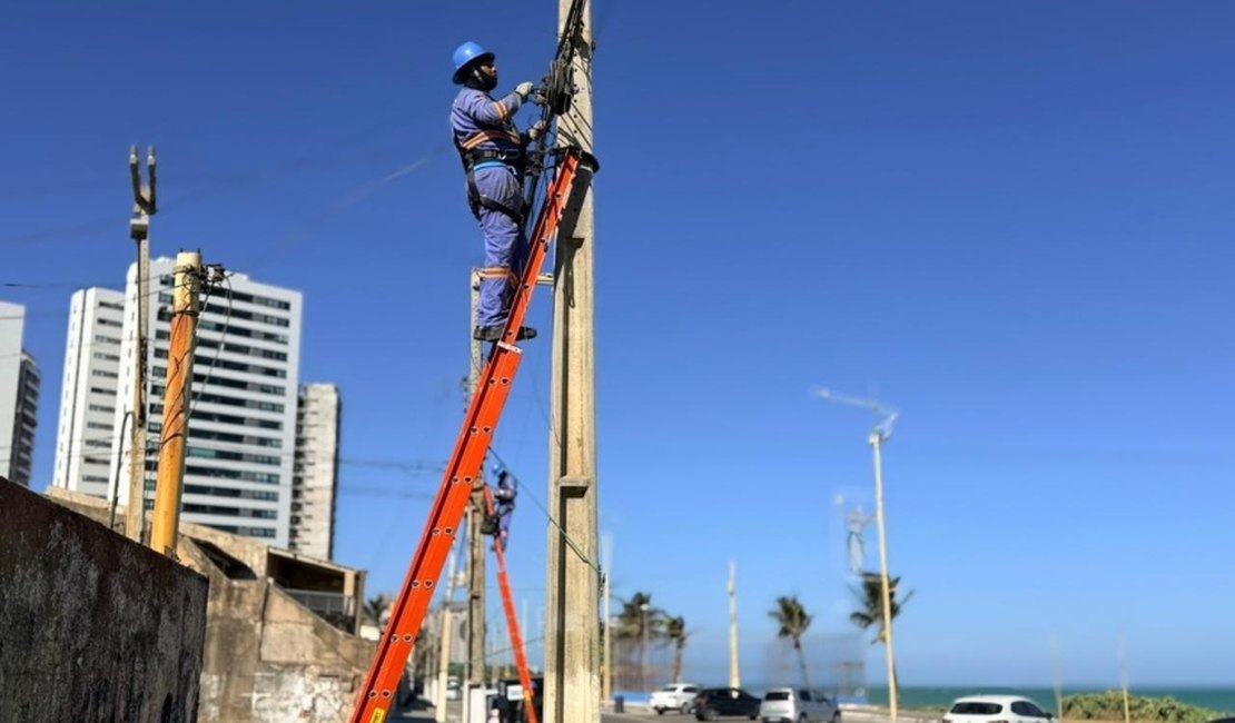 Prefeitura de Maceió restabelece iluminação na orla de Jacarecica após furto de cabos