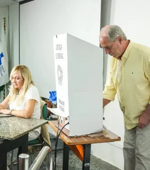 Ciro Gomes vota no Ceará e diz que 'pretende parar' após eleição
