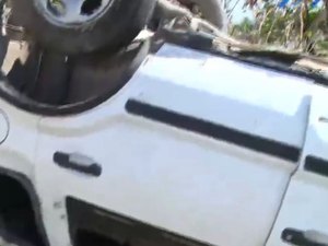 Carro perde controle e capota na AL-101-Sul, sentido Marechal Deodoro