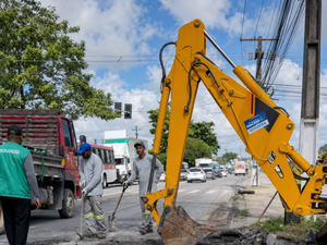 Prefeitura remove lombadas de asfalto na Avenida Menino Marcelo