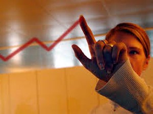 Economia mundial dá sinais favoráveis de crescimento, diz FMI