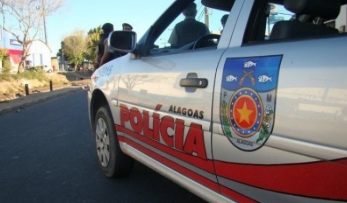 Polícia Militar encontra 200g de maconha abandonada em terreno baldio