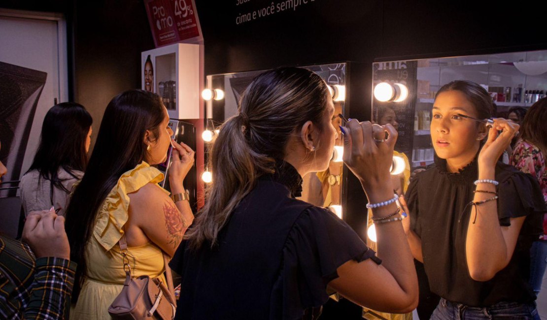 Prefeitura disponibiliza espaço de maquiagem e perfumaria durante os shows