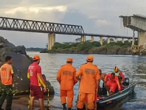 Corpo de caminhoneiro alagoano é encontrado preso na cabine do veículo após queda de ponte no Tocantins