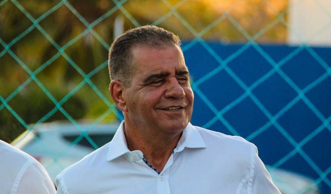 Ex-prefeito de Junqueiro se movimenta para possível retorno a política em 2028