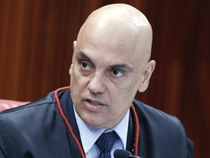 Alexandre de Moraes abre apuração contra o senador Marcos do Val