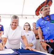 Prefeita Tia Júlia assina Ordem de Serviço para construção de Centro Educacional Infantil