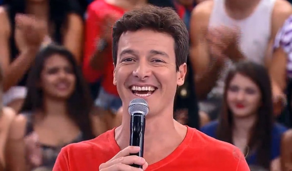 Rodrigo Faro faz festa e campanha para Mara Maravilha voltar à TV