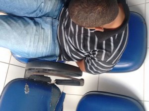 Após tentativa de roubo, jovem é agredido e preso no Jacintinho 