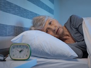 Insônia em idosos não é normal e é preciso investigar as causas