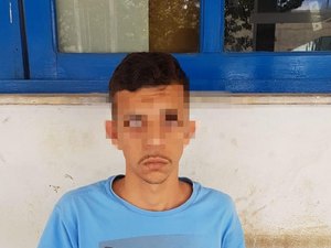 Jovem é apreendido com maconha e joias no bairro Manoel Teles, em Arapiraca