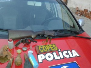 Homem é preso com revólver e espingarda  no sertão de Alagoas