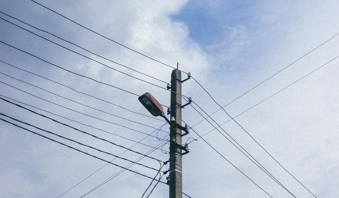 Dupla é presa ao tentar furtar fios de energia próximo a torre de telefonia em Arapiraca
