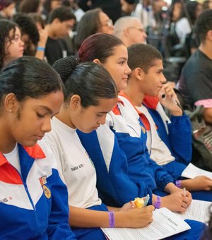 Educação inicia entrega de kits do programa Foca o Enem