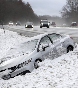 Tempestade de neve surpreende Nova York e deixa mortos nos EUA