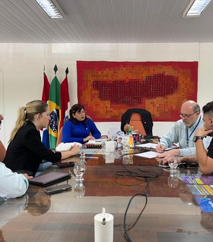 Cibele Moura visita a Ufal para debater a implantação do critério regional