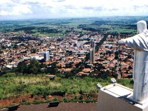 Salário de vereadores cai para R$970 em cidade do Paraná