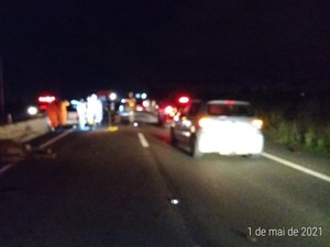 Carro atropela cavalo e duas pessoas ficam feridas em Arapiraca