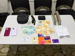 Duas mulheres são presas por tráfico de drogas e porte ilegal de arma em Arapiraca