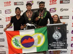 Atletas de Porto Calvo de jiu-jitsu são campeões em Palmeira dos Índios