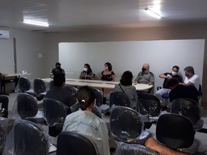 Reunião discute ocupação de adolescentes na orla de Maceió nos finais de semana