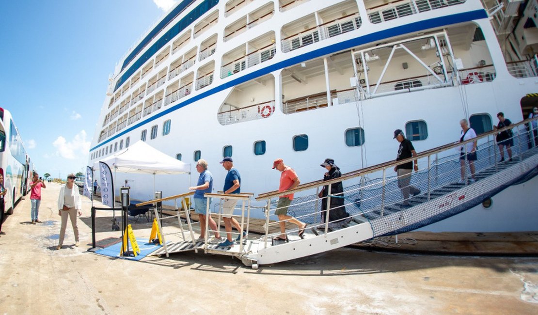 Cruzeiro Insignia: mais de 500 turistas estrangeiros conhecem os atrativos de Maceió