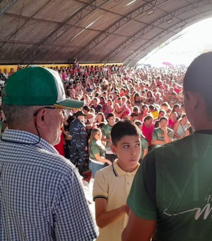 [vídeo] Festa organizada pelo prefeito de Igaci para o Dia das Mães reúne milhares de pessoas