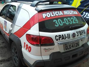 Suspeito joga bolsa para tentar despistar policiais mas é preso com 29 pedras de crack