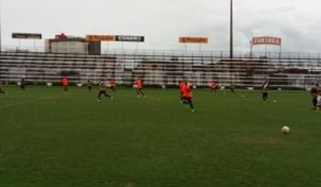 Visando o confronto decisivo contra o Genus, técnico Betinho esboça o time titular