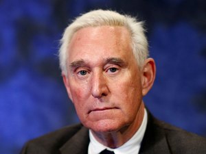 Ex-assessor da campanha de Trump preso e acusado de atrapalhar investigação de possível conluio com a Rússia é liberado sob fiança